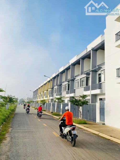 Căn 1 trệt 2 lầu KCN Phước Đông 64m2giá 2 tỷ sổ sẵn sang tên công chứng hỗ trợ vay 70% - 1