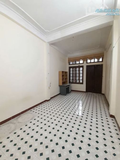 NHỈNH 15Tỷ NHÀ 70m2- PHỐ HOÀNG VĂN THÁI - Ô TÔ TRÁNH - MẶT NGÕ KINH DOANH - GẦN NGÃ TƯ SỞ. - 2
