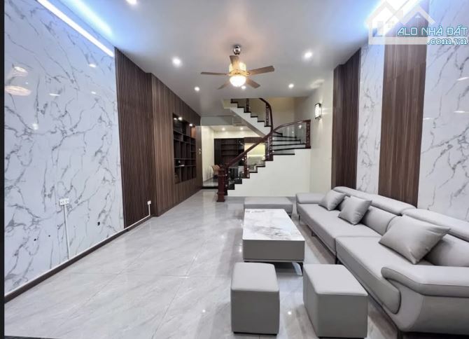 QUAN HOA CẦU GIẤY - 13TỶ - NHÀ 65m2 - MT hơn 4m - NGÕ RỘNG - NHÀ ĐẸP DÂN XÂY - SỔ HOA KHÔI