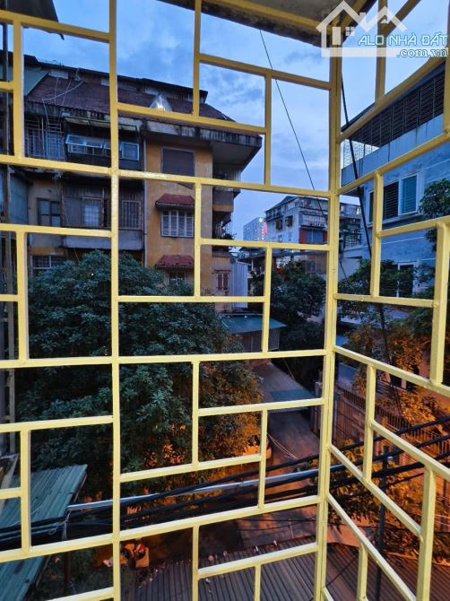 Căn hộ chung cư tập thể Tây Kết. Đầm Trấu. Hai Bà Trưng. Hà Nội. Phân lô. Ô tô tránh 110m - 1