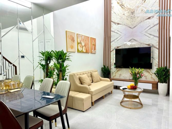 Nhà Đẹp NGÃ TƯ SỞ –32MV - 4 Tầng – 3 Ngủ  – Bước chân ra đường Láng – Giá Chỉ nhỉnh 5 T - 1