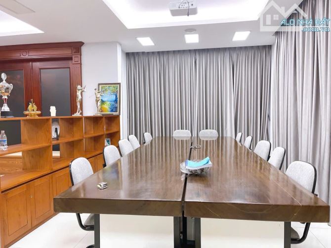 BÁN BIỆT THỰ BẮC LINH ĐÀM . DT 230 M . NHÀ 5 TẦNG THANG MÁY . LÔ GÓC . ĐẸP NHẤT  KHU VỰC - 1