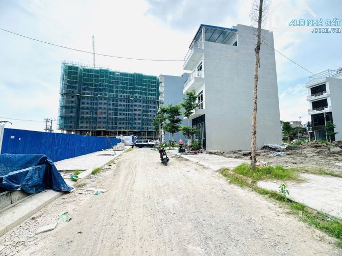 40m2 đất TĐC Kho 3 Lạc Viên - View công viên - 1