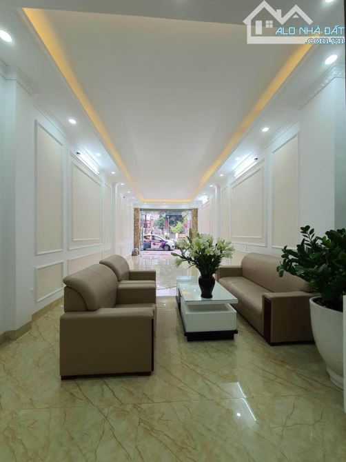 Bán gấp Nhà Cầu Giấy 70M lô góc cách phố 20M ô tô chỉ 15.2 tỷ - 1