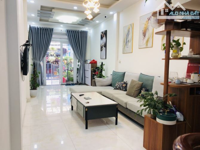 NHÀ PHỐ 107M2 3TẦNG 4P 4WC CÓ BAN CÔNG, TẦNG HẦM SIÊU RỘNG Ở MÊ LINH P9 GIÁ 6,3 TỶ - 1