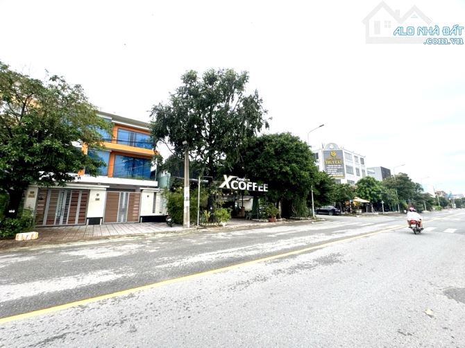 BIỆT THỰ HIỆN ĐẠI - NỘI THẤT CAO CẤP - ĐA CÔNG NĂNG - NGAY LỘ LỚN TÊN LỬA AEON MALL - DT 2 - 1