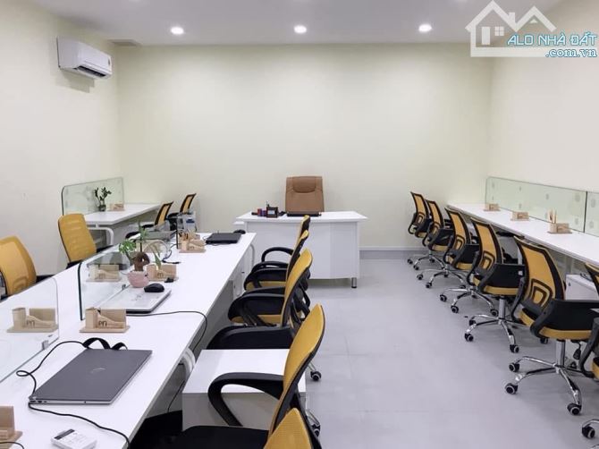 Bán nhà giáp Quận 5, ngay chợ Xóm Củi DT khủng 160m2 ngang 6m chỉ 9 tỷ - 1