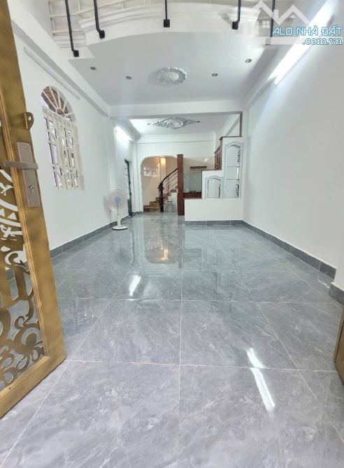 Giáp Phú Nhuận - Trường Sa - 60m2 ngang 4,1m - 4 Tầng - xe hơi đỗ cửa - 30m ra mặt tiền - 1