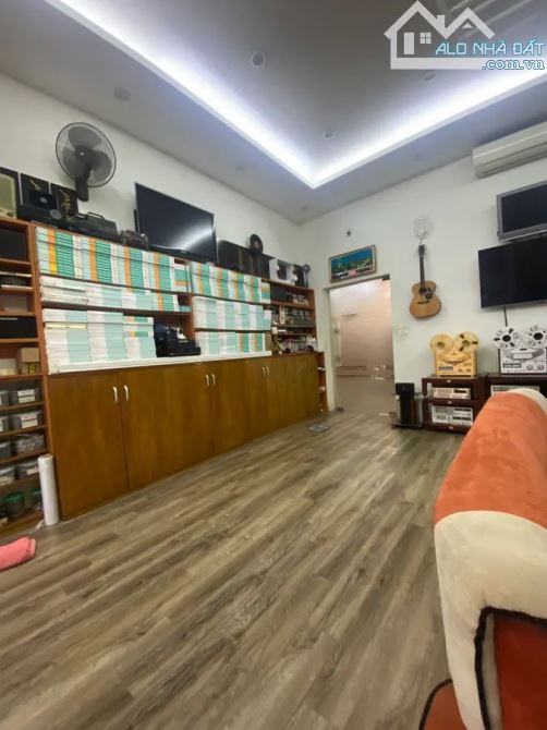Nhà Đồng Nhân, gần hồ Hai Bà, 15m ra phố, ngõ rộng, DT 80m, mt 5.5, 18 tỷ có TL - 1