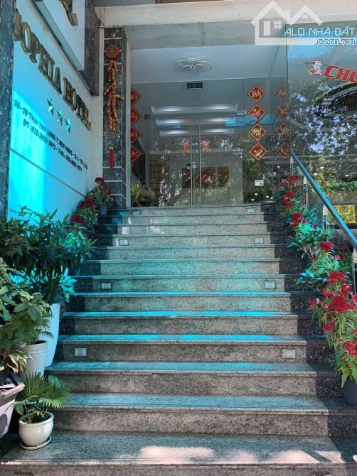 Bán Khách Sạn 3 Sao MTĐ Thái Văn Lung, P. Bến Nghé, Quận 1: - 1