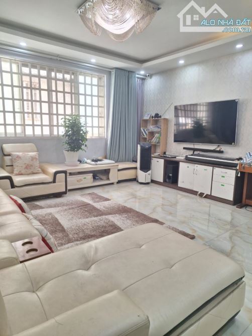 Bán nhà đường ô tô Hoàng Diệu, P9, Q4, 5m x 12m, 60m2, 5 lầu, chỉ 13,8 tỷ! - 1