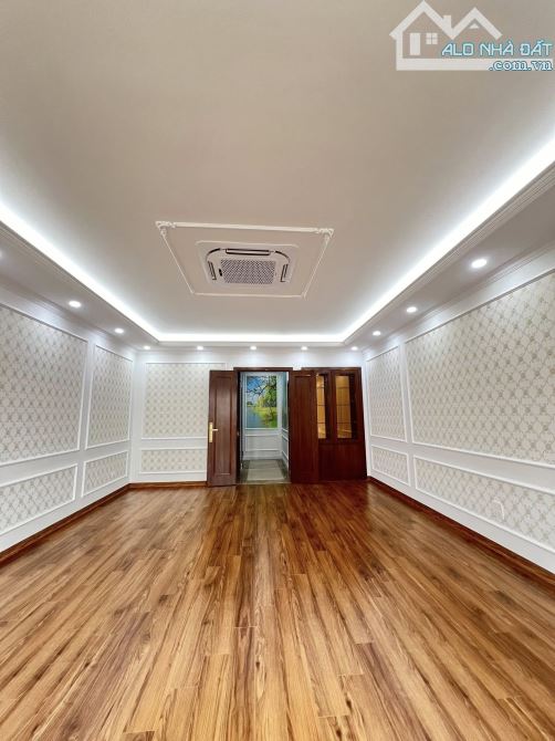 NHÀ MẶT PHỐ TT QUẬN CẦU GIẤY-6TẦNG THANG MÁY-MẶT TIỀN RỘNG- KINH DOANH- Ô TÔ TRÁNH - 1
