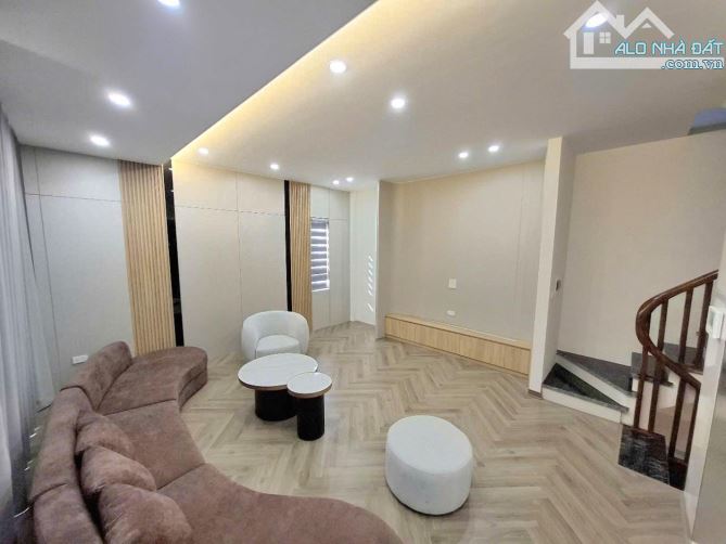 Bán nhà phố Trạm 6 tầng thang máy, full nội thất, gần phố giá hơn 11 tỷ - 1