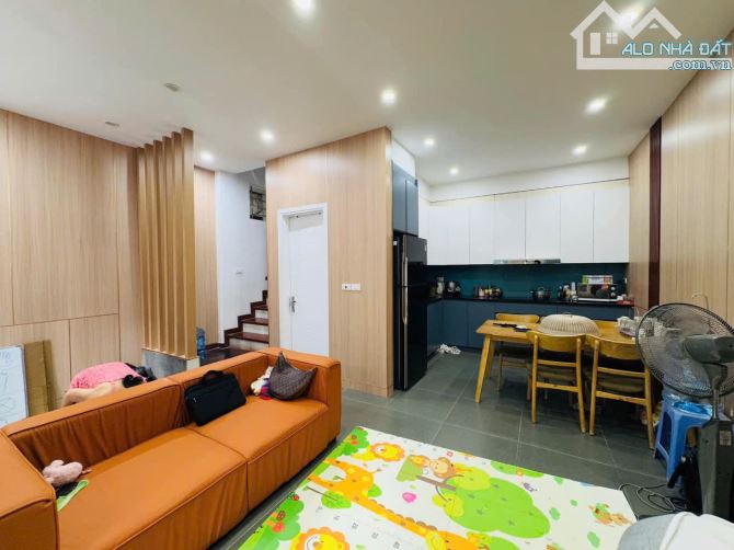 BÁN NHÀ PHÂN LÔ TRUNG KÍNH – GARA 2 Ô TÔ – NHÀ MỚI TINH.  Vị trí VIP: Trung Kính - 1