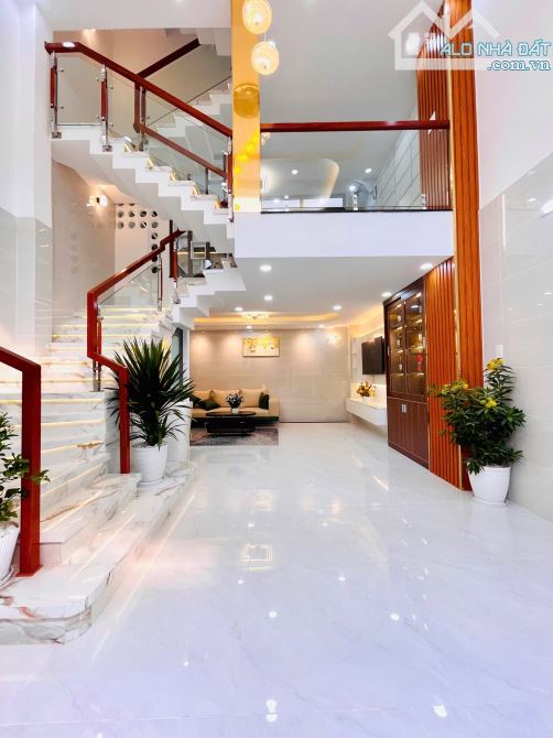 Bán nhà gần trường học Tân Sơn, hẻm 1 căn ra mặt tiền, nhà 5 tầng, ngang 5m, 6 tỷ + - 1