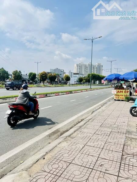 nhà mặt tiền kinh doanh mọi ngành nghề phạm văn đồng gò vấp 195m2 chỉ 35 tỷ gấp - 1