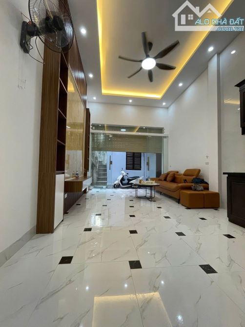 CẦN BÁN NHÀ ĐẸP Ở NGAY NGÕ RỘNG THÔNG THOÁNG NHIỀU TIỆN ÍCH  HOÀNG MAI 35M5T 7,8 TỶ - 1