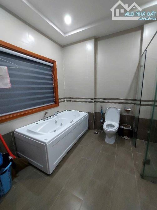 Bán nhà Quận 7, XH ngủ nhà, 5 tầng có thang máy, nội thất gỗ Nam Phi, ngang 5.2m, hơn 8 tỷ - 1