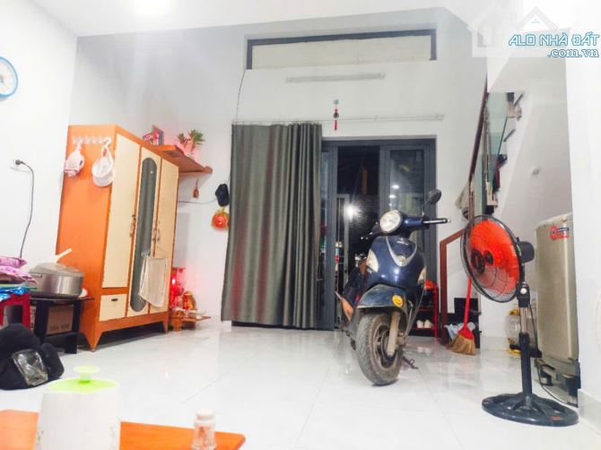 Bán nhà Quận 2, Nguyễn Tuyển, ngang 4,5m, sát MT, sổ vuông đẹp, 4.xx tỷ - 12