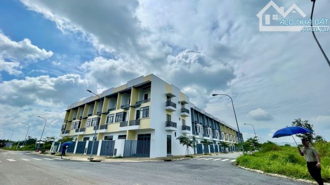 Căn 1 trệt 2 lầu KCN Phước Đông 64m2giá 2 tỷ sổ sẵn sang tên công chứng hỗ trợ vay 70% - 2