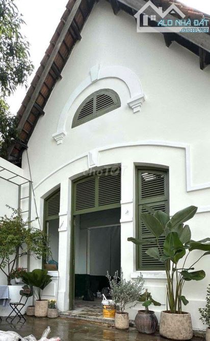 BIỆT THỰ KIỂU PHÁP - MẶT TIỀN 102B TRẦN QUỐC TOẢN, QUẬN 3 - 7M X 20M - TRỆT 1 LẦU SÂN VƯỜN - 2