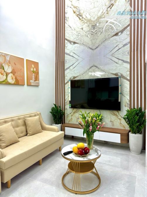 Nhà Đẹp NGÃ TƯ SỞ –32MV - 4 Tầng – 3 Ngủ  – Bước chân ra đường Láng – Giá Chỉ nhỉnh 5 T - 2