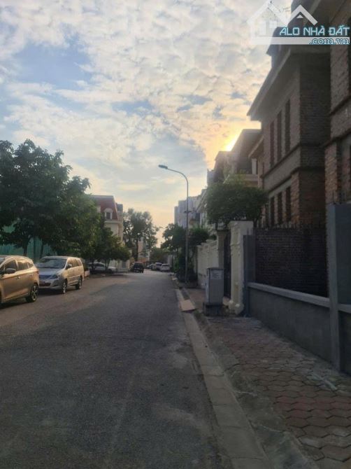 Biệt thự KĐT Đại Mỗ, Nam Từ Liêm. 210m², 3 tầng, MT 14m, đối diện công viên – giá 40.2 tỷ - 2