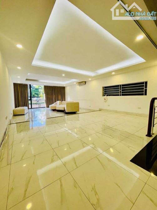 Bán nhà mặt phố Vip Tây Hồ vỉa hè kinh doanh đỉnh cao bất chấp 120m 29,5 tỷ sát Ciputra - 2