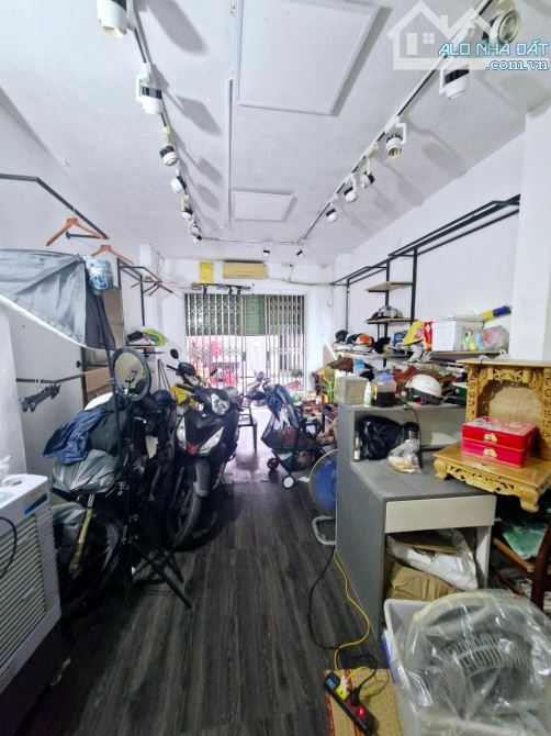 Bán nhà mặt phố Đông Các Đống Đa, KD sầm uất, ô tô, DT35m, 5T, mt3.9m, 15.7 tỷ - 2