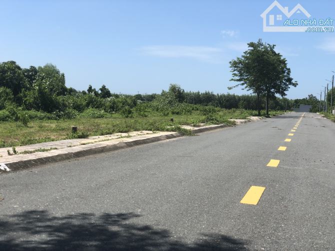 Đất thổ cư- sổ sẵn ven biển Tt Phước Hải-tp HCM Dt: 107m2- ngang 8m đường nhựa vỉa hè - 2