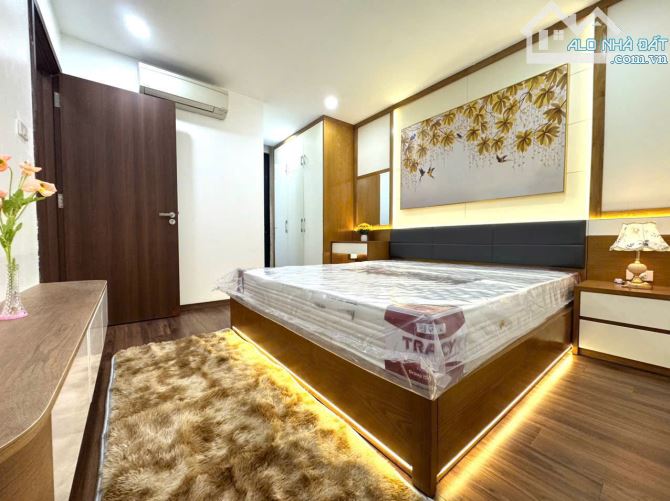 Bán Căn Hộ Gold Season 47 Nguyễn Tuân DT 92m 3PN Full NT SĐCC hướng ĐN giá 8 tỷ - 2