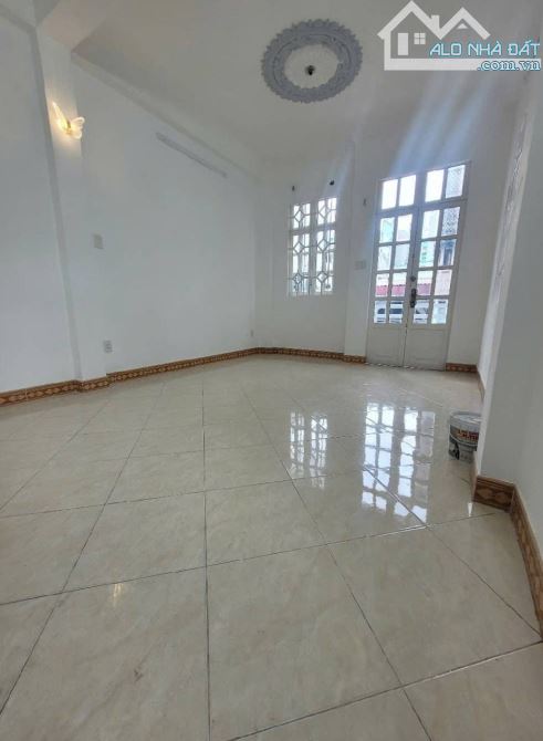 Giáp Phú Nhuận - Trường Sa - 60m2 ngang 4,1m - 4 Tầng - xe hơi đỗ cửa - 30m ra mặt tiền - 2