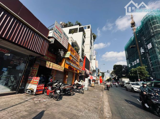 Bán nhà góc 3MT Phan Đang Lưu P.3 Q.BT ngang 5.5 83m2 giá chỉ 26.5 Tỷ - 2
