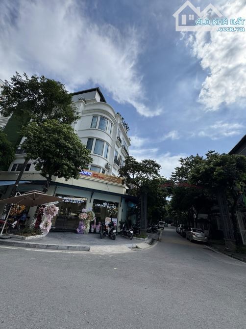 Bán BT Tây Nam Linh Đàm - Gần chung cư , KD đẹp - 180m2 -45,8tỷ - 2