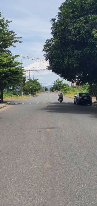 Nhỉnh 5 TỶ : ĐẤT HÒA XUÂN ĐÀ NẴNG - 2 MẶT TIỀN ngay NGÃ TƯ đg ĐÔ ĐỐC LÂN: 102m² =6,54 x20m - 2