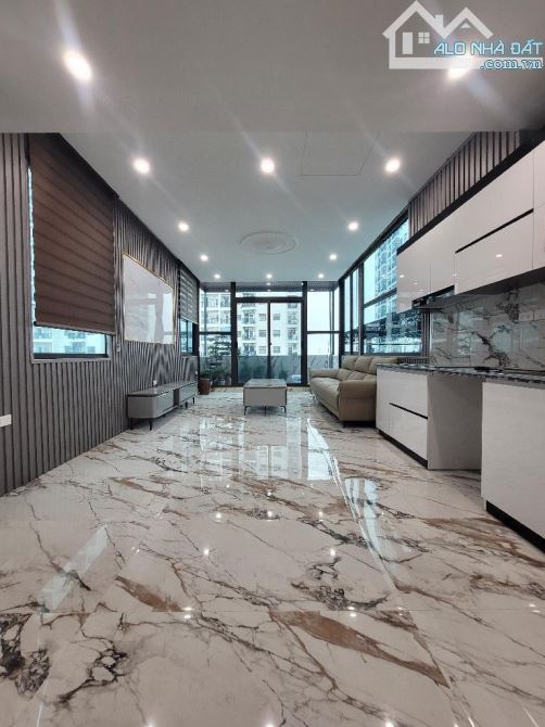 🏡 Siêu phẩm 8 tầng – Thang máy – Full nội thất sang xịn – gara 2 ô tô thoải mái. DT 45m2 - 2