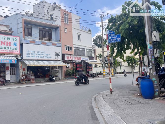 Nhà góc 2 mặt tiền đường chính vô Trần Hưng Đạo, Dĩ An, gần Go, 135m2, đất ~ 60 triệu/m2. - 2