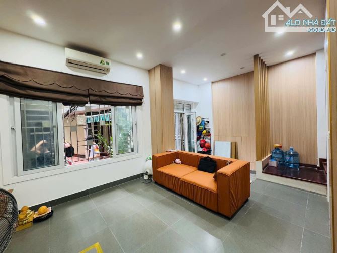 BÁN NHÀ PHÂN LÔ TRUNG KÍNH – GARA 2 Ô TÔ – NHÀ MỚI TINH.  Vị trí VIP: Trung Kính - 2