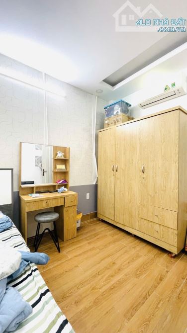 GẤP BÁN GIẢM 1,2 TỶ - PHƯỜNG 5, PHÚ NHUẬN – HẺM Ô TÔ - FULL NỘI THẤT CAO CẤP - 1