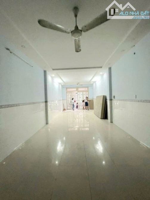 BÁN NHÀ NGAY NT TRUNG CHÁNH,HÓC MÔN 100M2 SÁT NGUYỄN ÁNH THỦ,2 TẦNG, 4,4 TỶ - 2