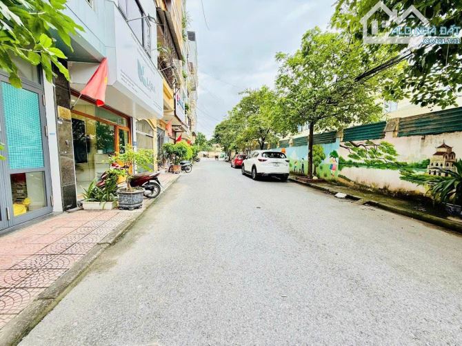 PHÂN LÔ LÊ TRỌNG TẤN - Ô TÔ TRÁNH - Diện Tích 44m2 3 tầng mặt tiền 4m Giá 18 tỷ - 2