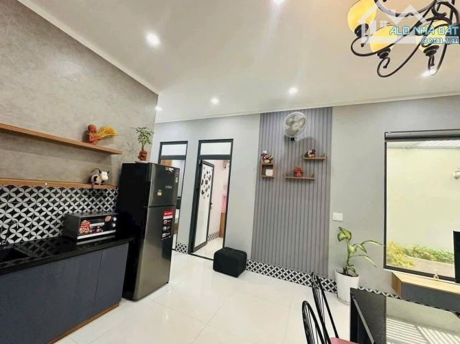 GẦN TRƯỜNG HOÀNG VIỆT VILA MINI HẺM NGUYỄN HỮU THẤU: 3.75 tỷ - 2