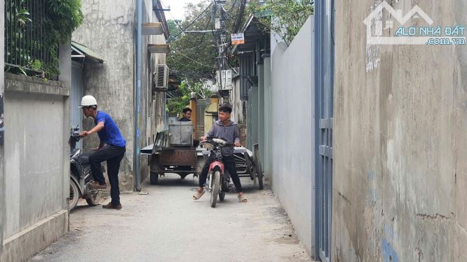 BÁN ĐẤT VĨNH NINH_ VĨNH QUỲNH. Ô TÔ VÀO ĐẤT- DT RỘNG GIÁ CỰC KÌ HỢP LÝ CHỈ 4,5 TỶ - 2