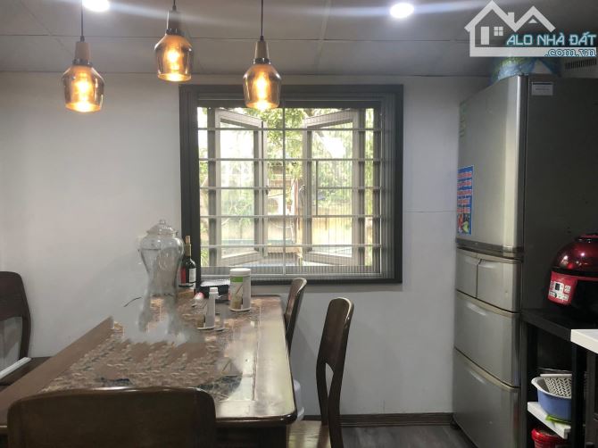 Bán Gấp Tập thể phường Giảng Võ💥75m2💥3 Ngủ+WC💥Nhà đẹp Ở Luôn💥68tr/m2 còn thương lượng - 2