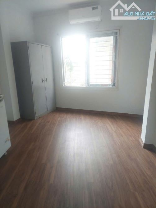 Bán nhà ngõ  Núi Trúc, DT 17/20m, 6 tầng, MT 3.4m, giá 7.2 tỷ, ngõ oto tránh. - 2