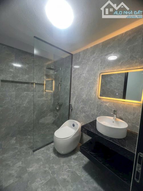 Nhà đẹp 3 tầng mặt đường Lộc Vượng giá hợp lý - 3