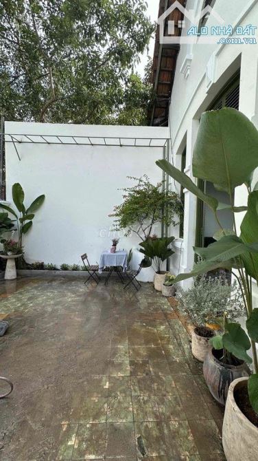 BIỆT THỰ KIỂU PHÁP - MẶT TIỀN 102B TRẦN QUỐC TOẢN, QUẬN 3 - 7M X 20M - TRỆT 1 LẦU SÂN VƯỜN - 3