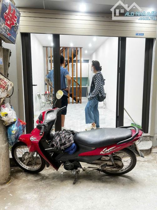 BÁN NHÀ ĐÊ TÔ HOÀNG  27M  3 TẦNG  GIÁ YÊU THƯƠNG CHỈ 5.1 TỶ - 3