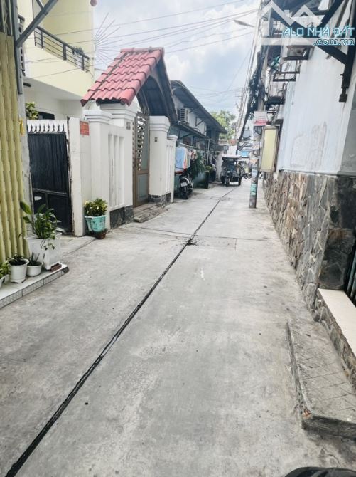 NHÀ CẤP 4 CÓ LỬNG – HẺM 5M –3PN-2WCMã căn: NTK-25.6-548 - 3