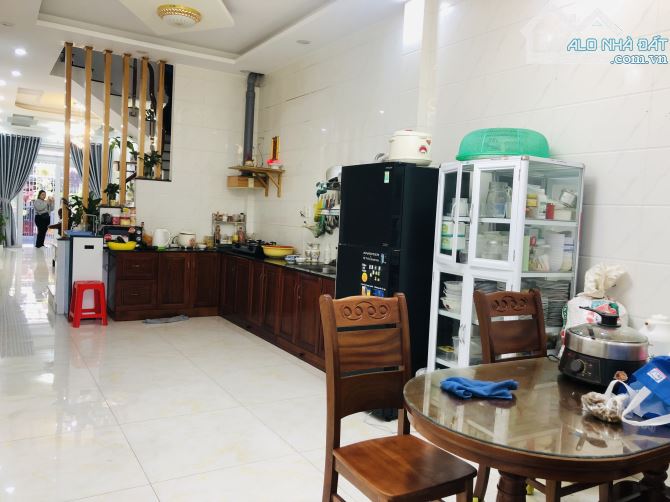 NHÀ PHỐ 107M2 3TẦNG 4P 4WC CÓ BAN CÔNG, TẦNG HẦM SIÊU RỘNG Ở MÊ LINH P9 GIÁ 6,3 TỶ - 3